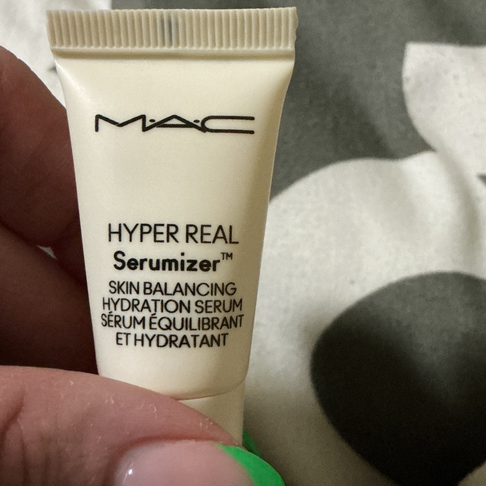 MAC Cosmetics Bundle - Picture 8 of 9